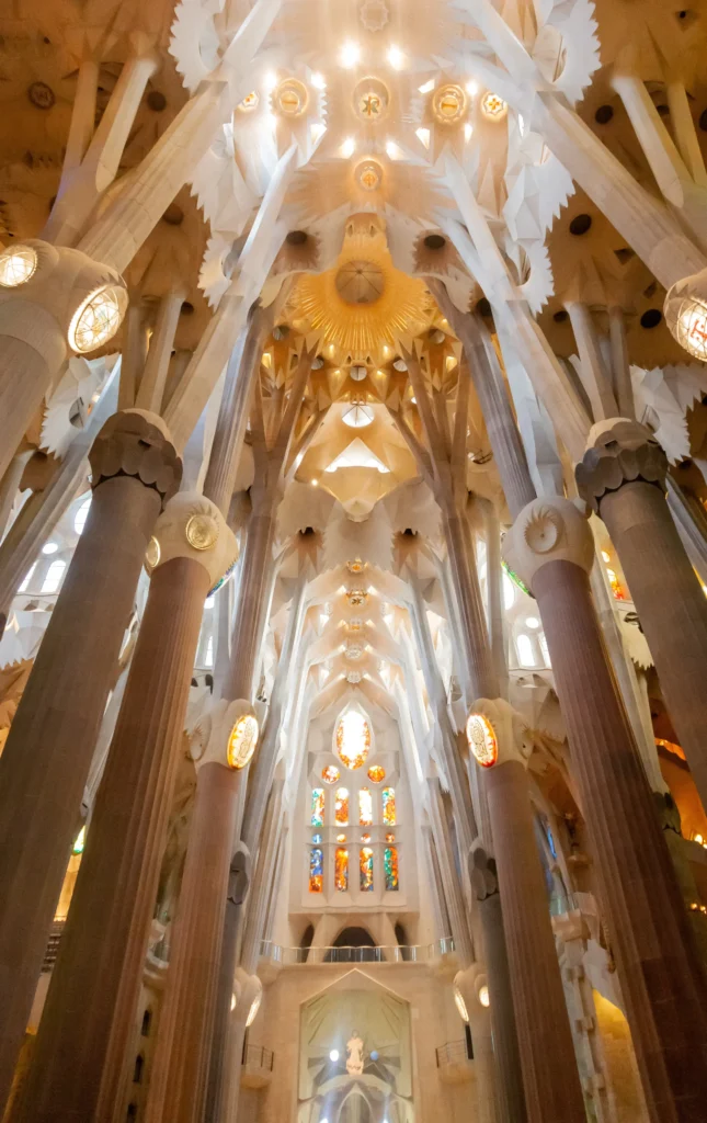 Barcelona'da ziyaret edilecek Sagrada Familia katedrali