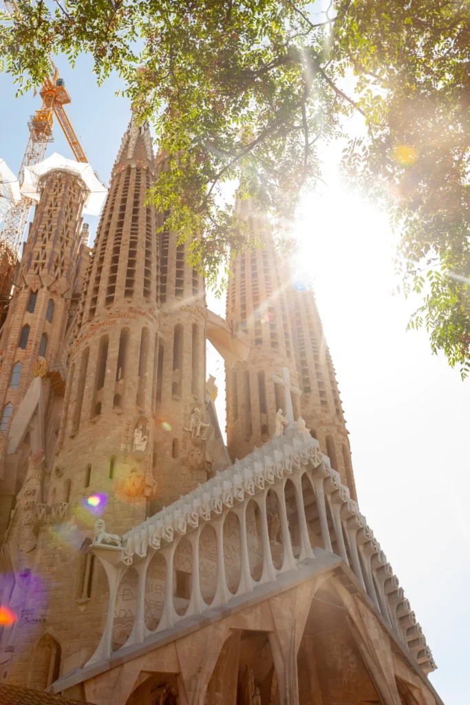 Barcelona'daki Sagrada Familia'yı ziyaret et