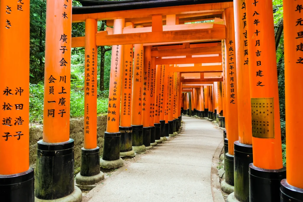 fushimi_inari_taisha_tapinagi_kyoto_ziyaret_edilmeli