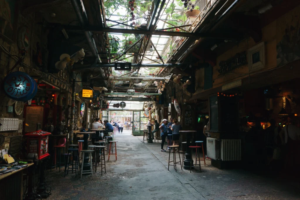 Szimpla Kert Budapeşte'de gidilecek eşsiz bir yer